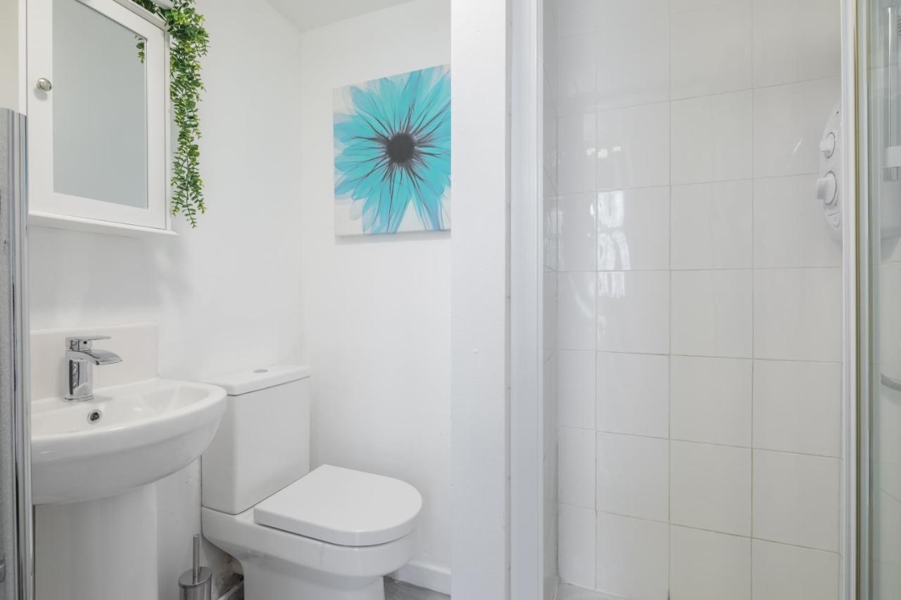 Private Room 6 With Kitchenette By Cb Stays No Minimum Stays CBG Exterior foto