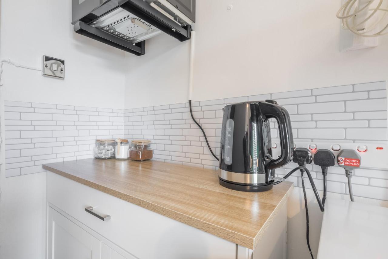 Private Room 6 With Kitchenette By Cb Stays No Minimum Stays CBG Exterior foto